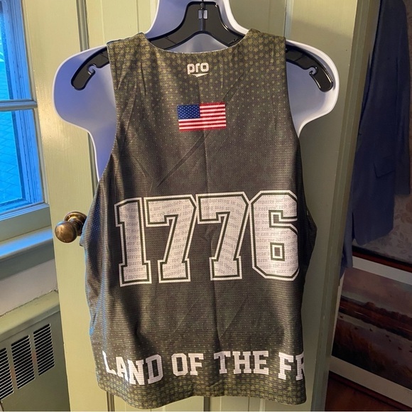 Pro reversible tank for any fan of militarism or proud Americans. Pristine shirt - Picture 5 of 9